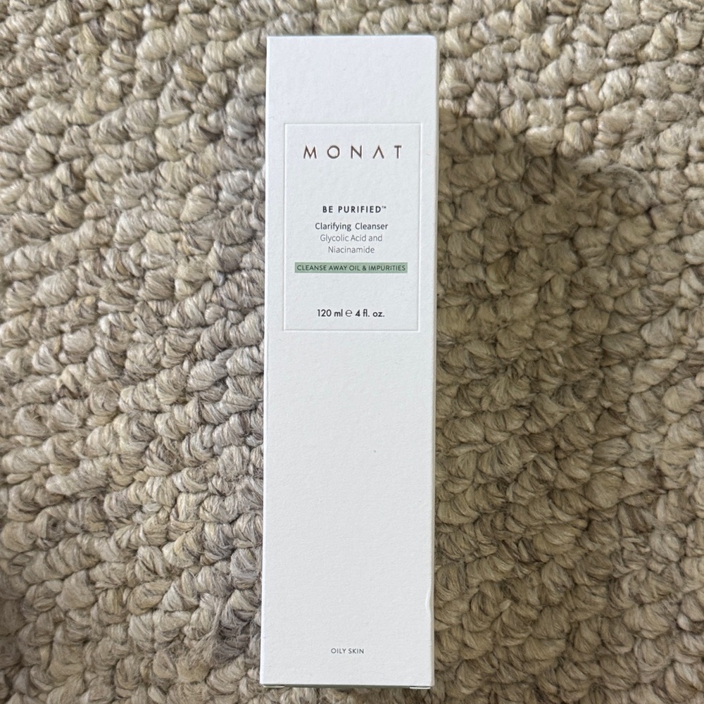 Monat Be Purified Clarifying Cleanser - White